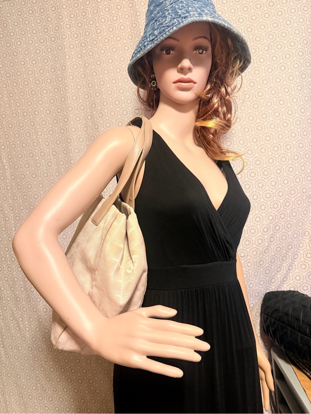 CHANEL miniline tote - Picture 15 of 15